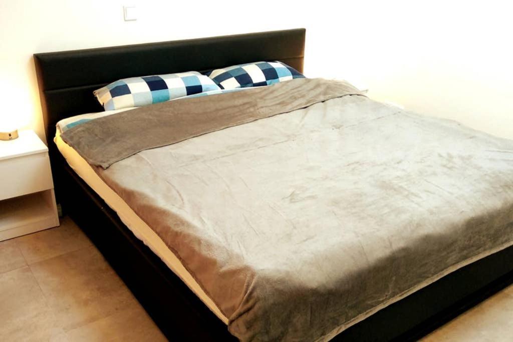 Pearl Studio Apart - King Bed - Netflix - Projector - Fast Wi-Fi Trier Exterior photo