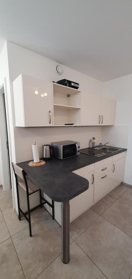 Pearl Studio Apart - King Bed - Netflix - Projector - Fast Wi-Fi Trier Exterior photo