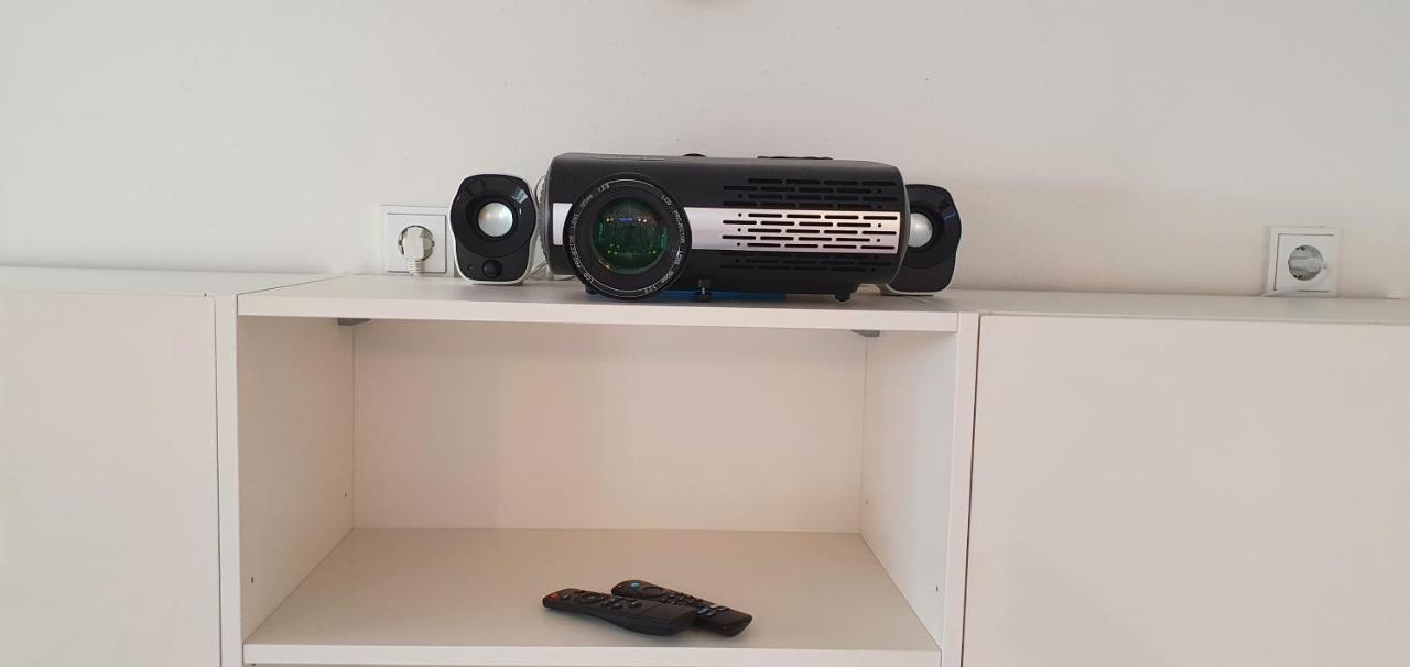 Pearl Studio Apart - King Bed - Netflix - Projector - Fast Wi-Fi Trier Exterior photo